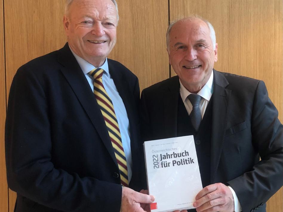 Slika: na sliki sta bivši predsednik Parlamenta Andreas Khol in predsednik NSKS Valentin Inzko 