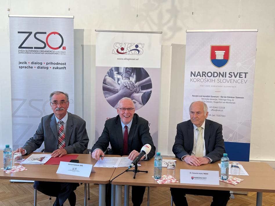 Slika: Izjava predstavnikov koroških Slovenk in Slovencev ob 70. obletnici državne pogodbe