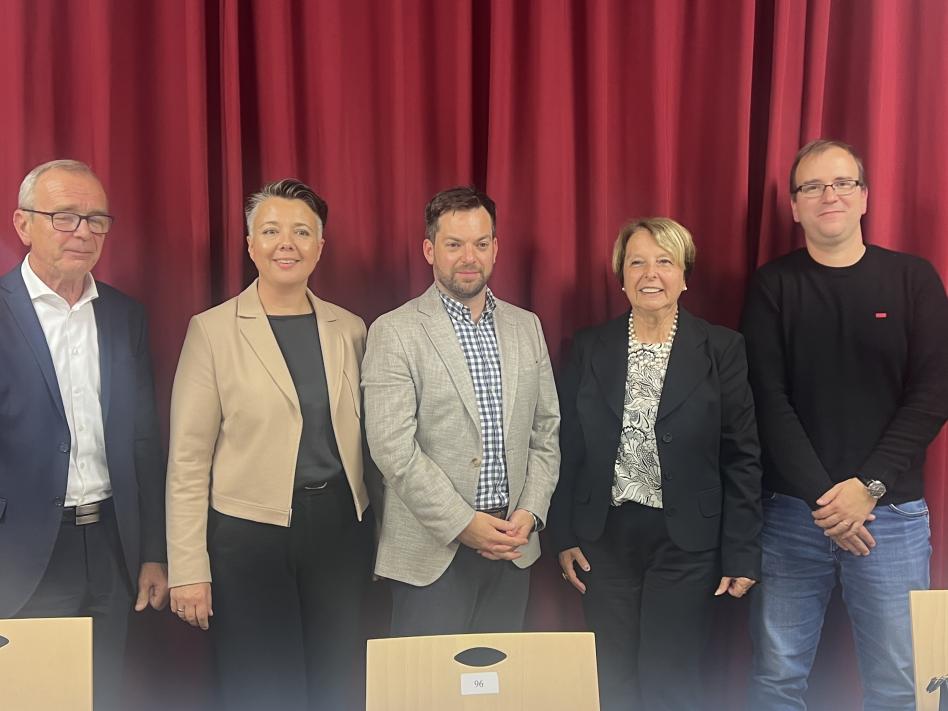 Slika: Družbeno-politično omizje