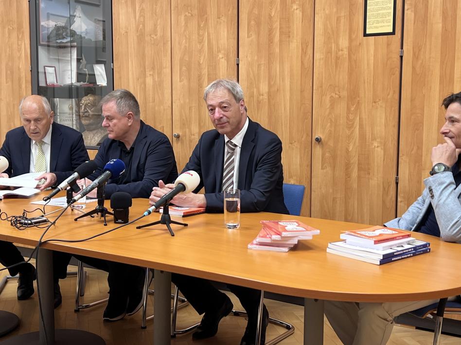 Slika: Predstavitev publikacije  ” 50 Jahre Volksgruppen und noch immer keine Lösung